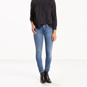 Levi’s 711 size 27! Light blue ❤️